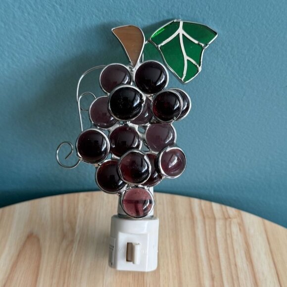 Stained Glass Grape Nightlight By Ganz With Green Leaf & Plug-In Base - Picture 1 of 8